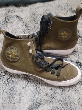 Converse Chuck Taylor All Star Hiker Hi Olive Suede Women’s Size 9 565238C